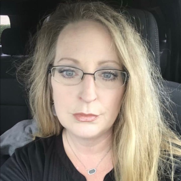 Meet your Posher, Nina - Picture 2 of 6